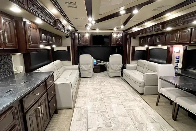 2014 American Coach Eagle 45T – Pre-Owned Class A Motorhome in RVs & Motorhomes in Red Deer - Image 42