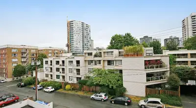 Located in the heart of the West End on a quiet, tree-lined street, The Marquis offers a gym for res...