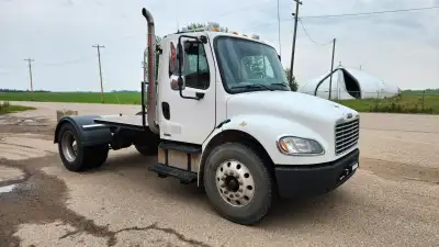 2005 Freightliner M2 106 with Mercedes diesel engine. NO DEF! Air Brakes and air suspension. 6 spd s...