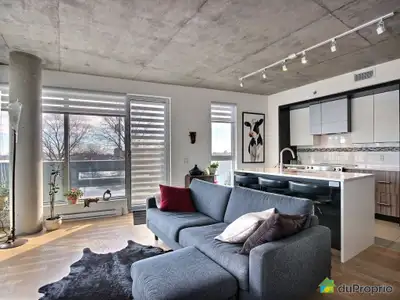 Condo à vendre 3 chambres. Coin lumineux 3e étage, Rosemont du projet MUV. LIBRE IMMÉDIATEMENT Situé...