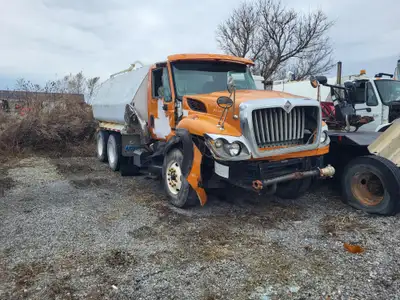 2008 International 7600 road water truck. 4000gal tank, hose reel, 3" air operated valve, adjustable...