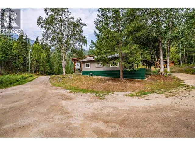 1750 Highway 23 South Highway S Revelstoke, British Columbia in Houses for Sale in Revelstoke - Image 12