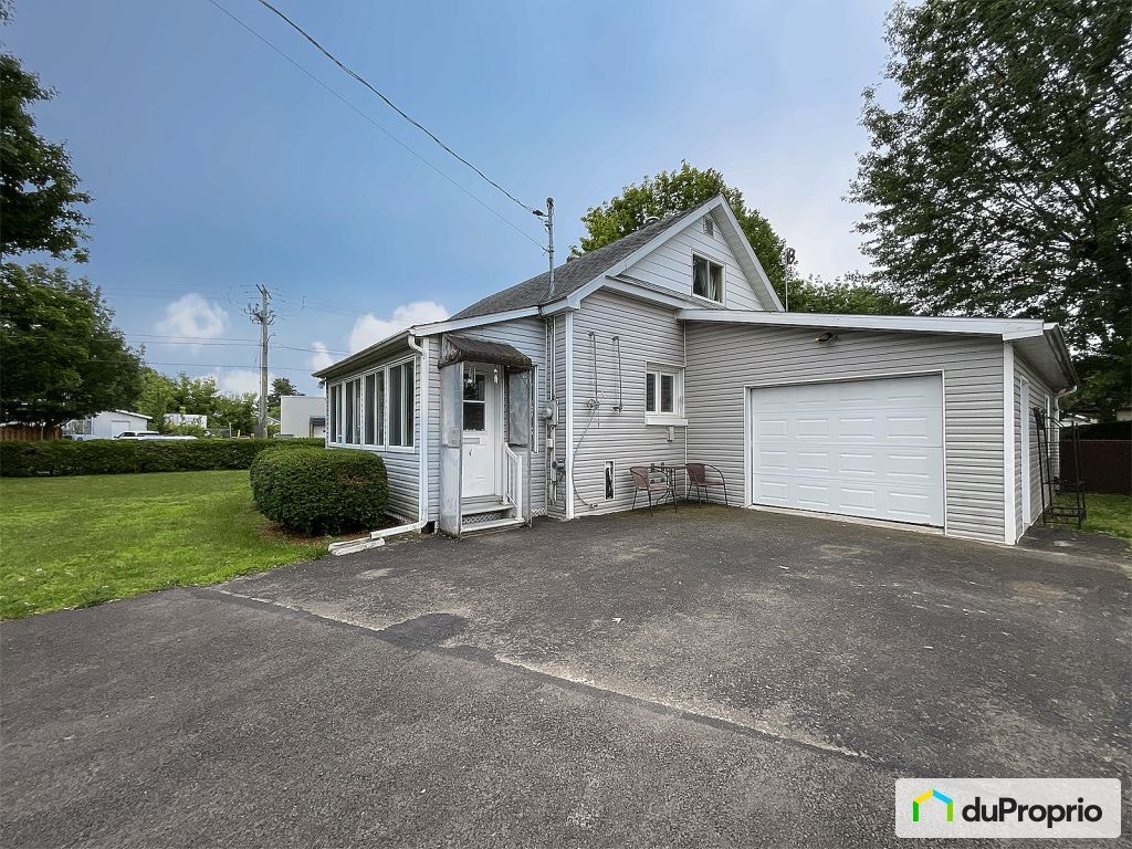$359,500 - Bungalow for sale in Granby — photo 1