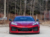 Powerful Gas V8 5.5L engine - Advanced navigation and premium audio - Lane Departure Warning for enh... (image 4)