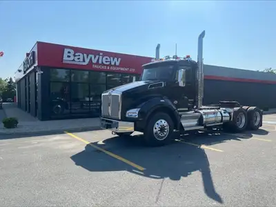 2026 TUXEDO BLACK T880 HEAVY SPEC DAY CAB CUMMINS 565V, 18 SPEED MANUAL TRANSMISSION !! 2026 Kenwort...