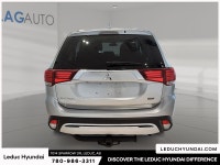 2020 Mitsubishi Outlander ES Experience the Mitsubishi Outlander ES with just 114610 km, finished in... (image 2)