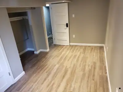 Awesome Room available NOW! Girls Only Home near Mohawk College
