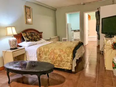 Daily Rate : $ 90 and Up Weekly Rate: $ 450 and Up Monthly Rate: $ 1400.00 and up( Including all uti...