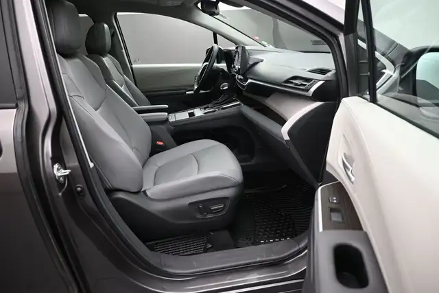 2024 Toyota Sienna XLE in Cars & Trucks in Dartmouth - Image 29