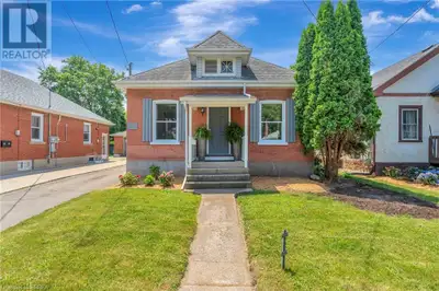 Welcome home to 54 Burwell St., Brantford. Just steps to the scenic Grand River trails find this ren...