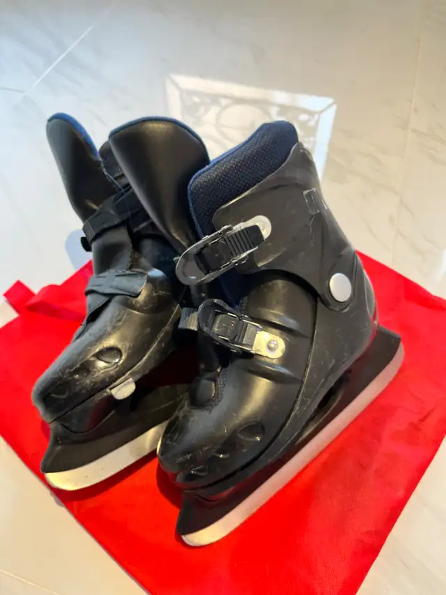 Youth Ice Skates in Skates & Blades in City of Toronto - Image 2
