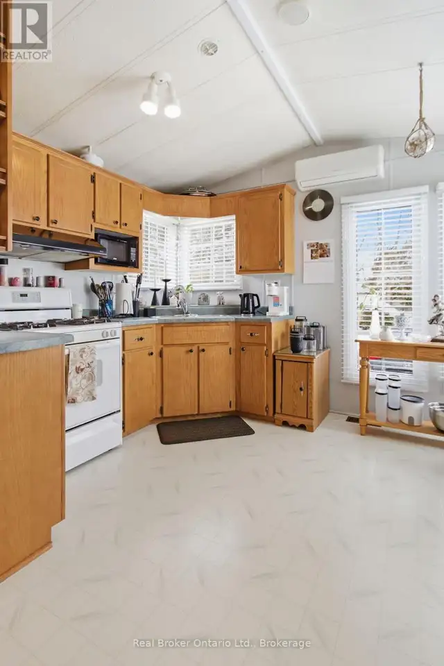 428 PINE PASS Centre Wellington, Ontario in Houses for Sale in Oakville / Halton Region - Image 19