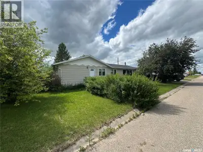 Don't miss out on this 1313 sq ft 3 plus 1 bedroom, 2 bath bungalow in the growing community of Stra...