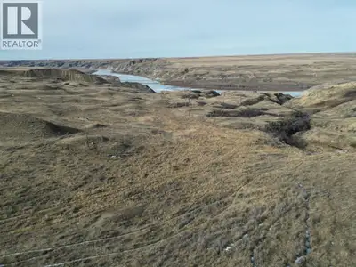 Dreaming of increasing your grazing acres for 2026 with good water access? These could be the grazin...