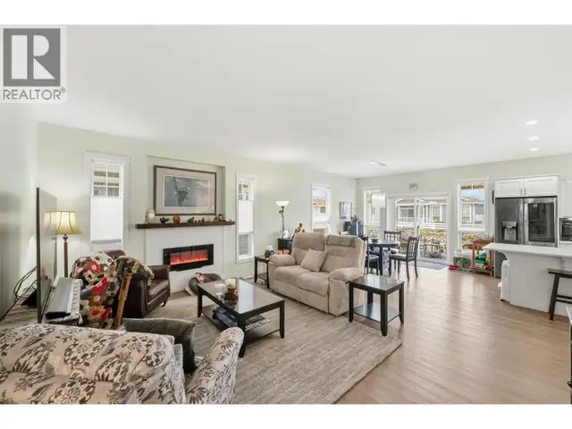 351 Warren Avenue W Unit# 14 Penticton, British Columbia in Houses for Sale in Penticton - Image 4