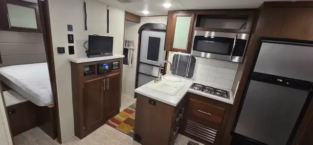 SOLD!  TOY HAULER-4K-GENERATOR 15HR -8X10'GARAGE-PWR BUNK-7400LB in Travel Trailers & Campers in Brantford - Image 8