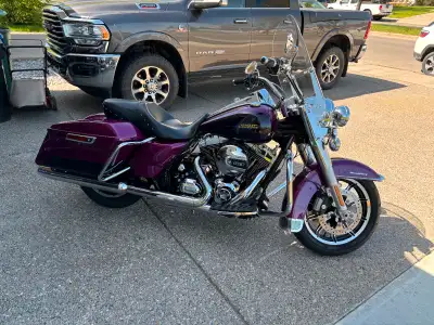 Selling my 2016 Harley Davidson FLHR Road King. Engine has been rebuilt at Gasoline Alley at 37181km...