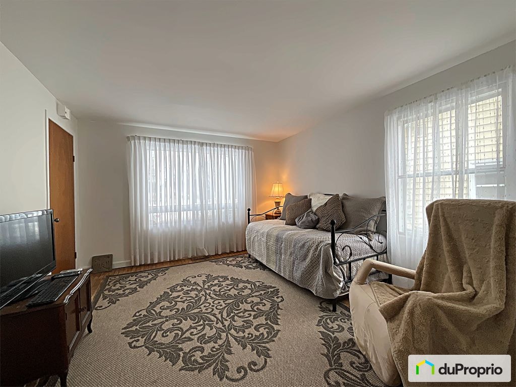 $549,000 - 1 1/2 Storey for sale in St-Laurent — photo 2