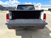 NEW TO CANADA? WE HAVE AN APPROVAL WAITING FOR YOU! The 2017 Honda Ridgeline EX-L is a versatile pic... (image 6)