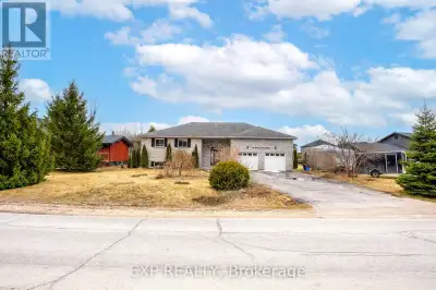 Stunning 6-Bedroom Home in a Prime Wasaga Beach Location! Nestled in one of the most desirable areas...