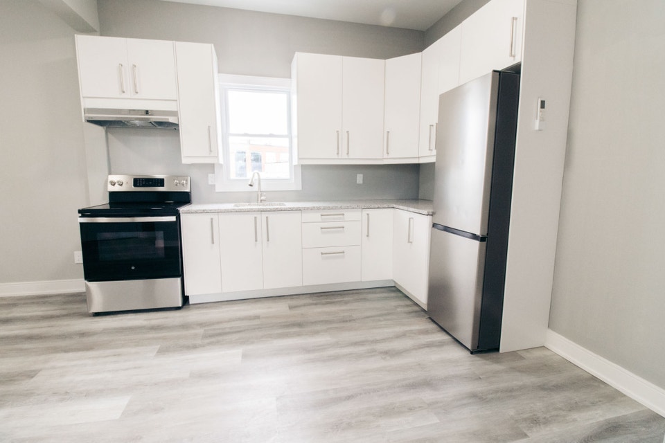 80 Page St, St. Catharines - Bachelor Apartment 4