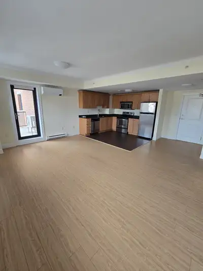 Luxury Downtown 1-Bedroom + Den | The James Unit 412 Available May 1st, 2026 Location: The James Sou...