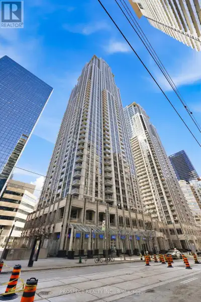 Welcome to one of the most prestigious condos in the downtown core, Residences of College Park. This...