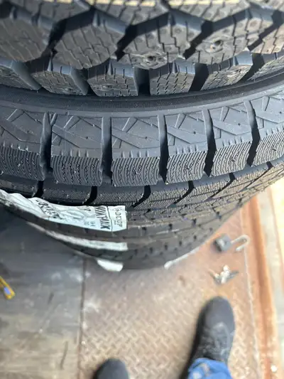 4 Dunlop tires - brand new p235/55r17