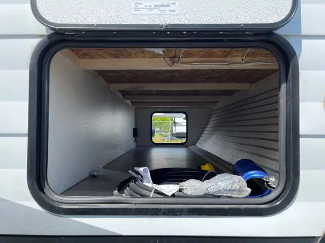2025 Coachmen Northern Spirit DLX in Travel Trailers & Campers in Terrace - Image 6