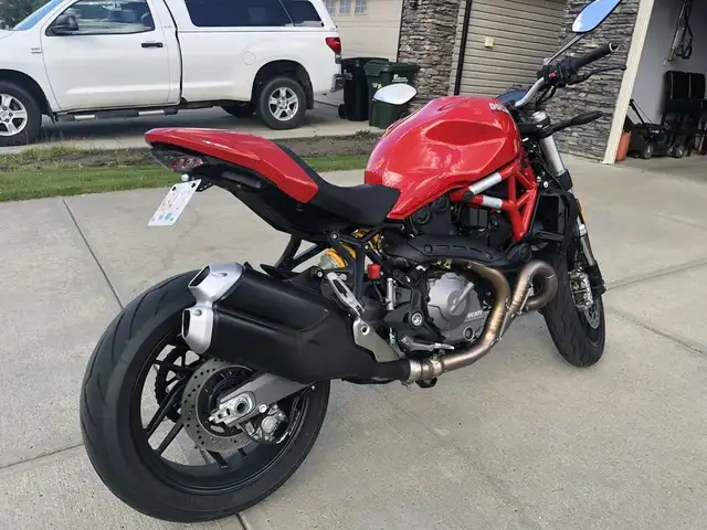 2018 DUCATI MONSTER 797(FINANCING AVAILABLE) in Sport Bikes in Strathcona County - Image 5