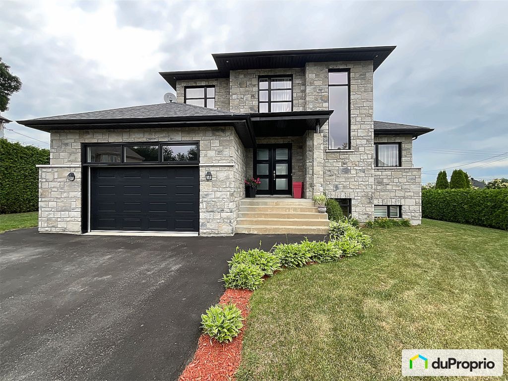 $1,100,000 - 2 Storey in Trois-Rivières (Trois-Rivières-Ouest) — photo 1