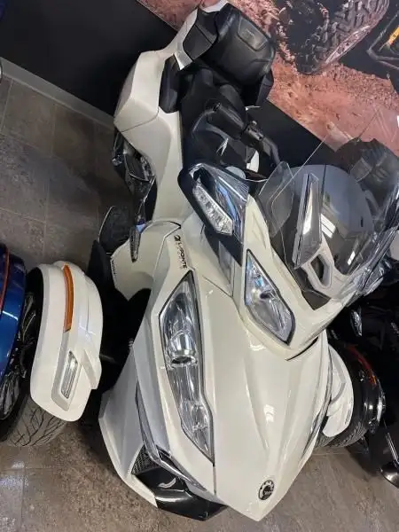 2015 Can-Am SPYDER RT LTD SE6 BLANC in Sport Touring in Lanaudière - Image 3