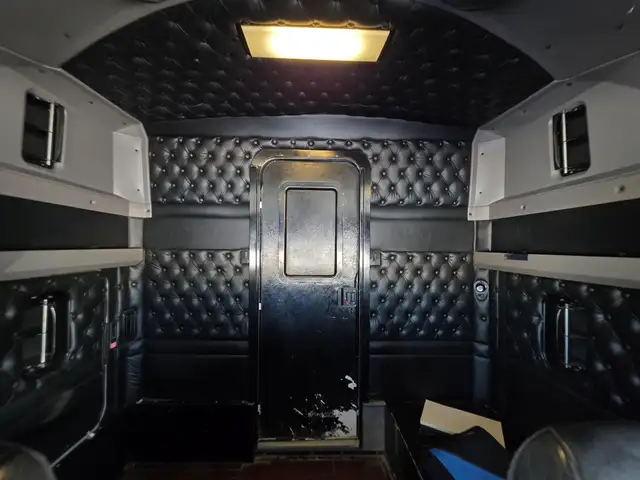 2013 KENWORTH W900 in Heavy Trucks in Saskatoon - Image 32