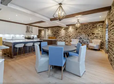 Magnifique appartement condo 4 1/2, de LUXE meublé libre