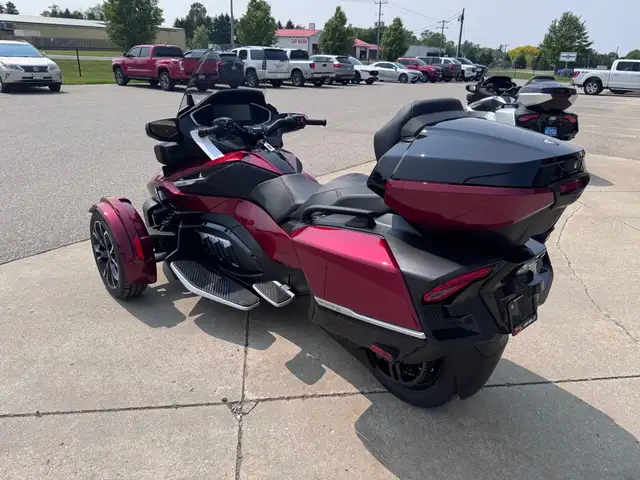 2025 Can-Am Spyder RT Limited in Sport Touring in Norfolk County - Image 11
