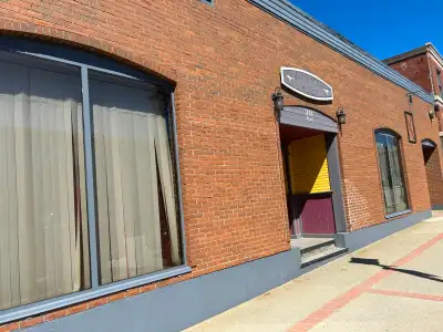 Commercial building on prime location on the main street Yarmouth for sale or lease. Main floor 7000...