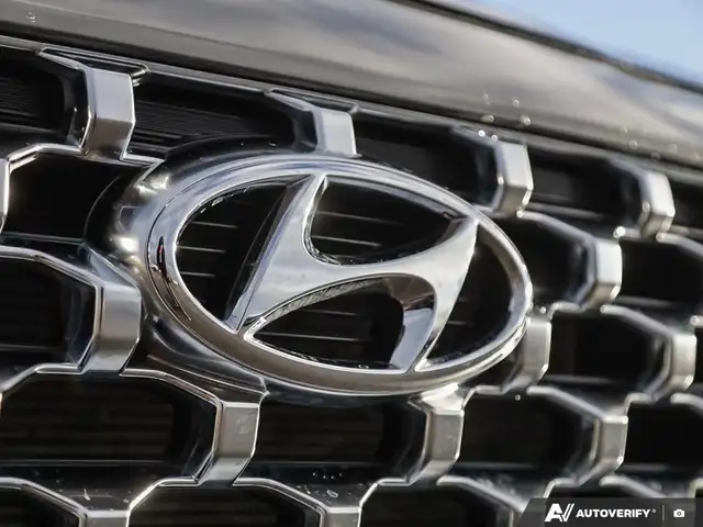 2023 Hyundai Santa Fe Preferred w/Trend Package Low Km | Leat...590535826111866888