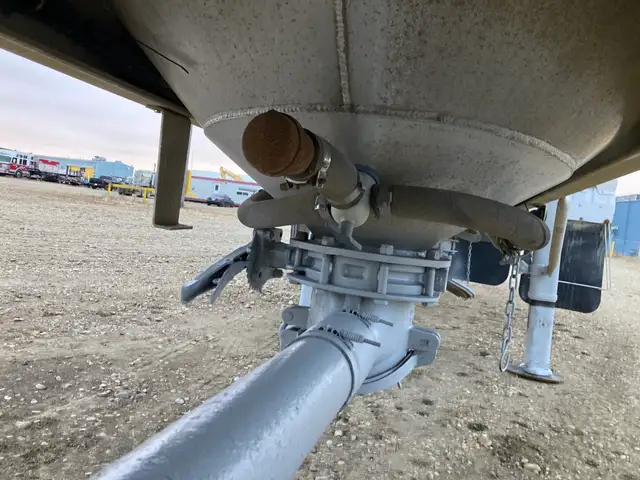 2011 MAC 1480 Cubic Ft Dry Bulk / Pneumatic Tank Trailer in Heavy Equipment in Delta/Surrey/Langley - Image 28