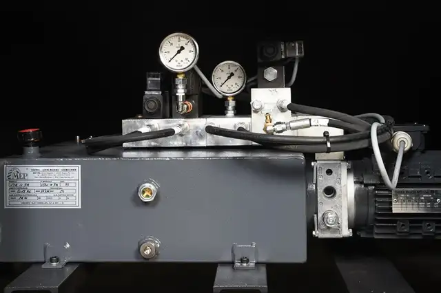 New Hyd-Mech S-23A Automatic Pivot Style Band Saw | Other Business ...