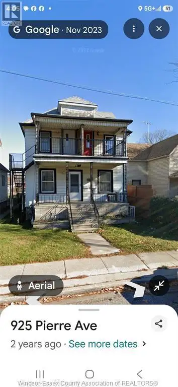 Clean and well maintained upper unit featuring 2 bedrooms, and a three piece bathroom. Highlights in...