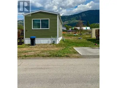 Spacious, modern, and move-in ready — welcome to this 2023-built 4-bedroom, 2-bathroom manufactured...