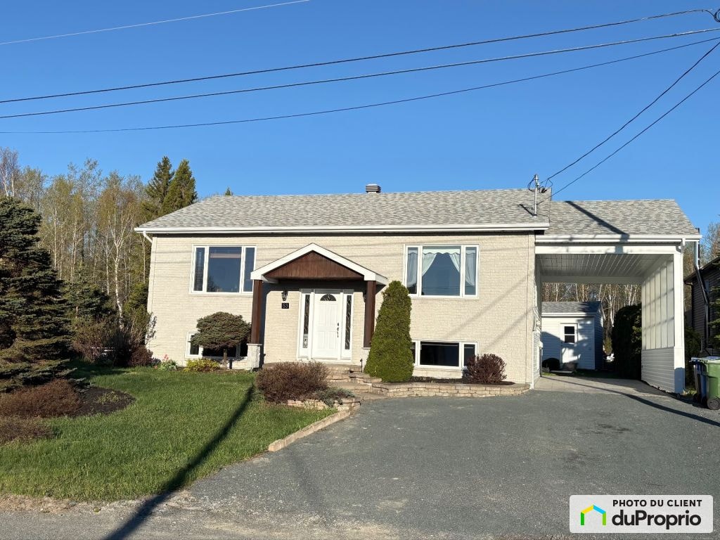 $498,000 - Bungalow for sale in Rouyn-Noranda — photo 1