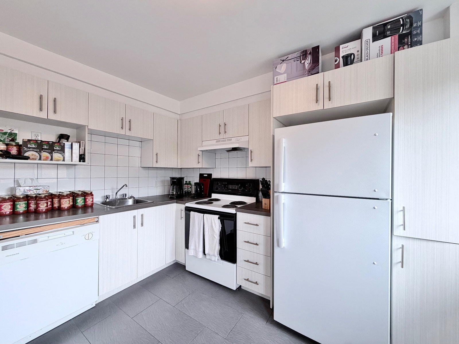2436 rue Ste-Catherine Est — photo 3