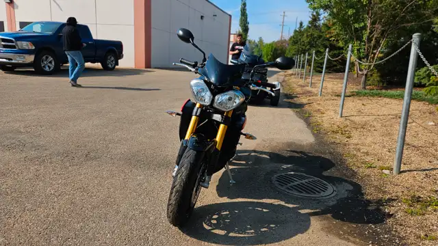 2015 Triumph Speed Triple R ABS - Only 5400km! in Street, Cruisers & Choppers in Edmonton - Image 4