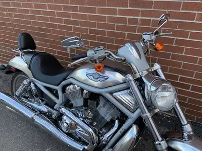 Welcome New Riders! Financing Options Available! 2003 HARLEY-DAVIDSON VRSCA V-ROD Only 8,311 Km The...