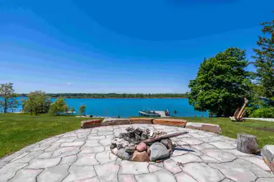 Live the Riverfront Dream – Furnished Studio apartment!