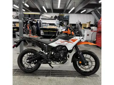 2026 KTM 390 ADVENTURE X KTM 390 ADVENTURE X 2026 Les photos peuvent être à titre indicatif et sans...