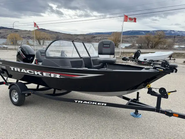 2026 TRACKER ProGuide V-16 Walk Thru fishing boat in Powerboats & Motorboats in Vernon - Image 7