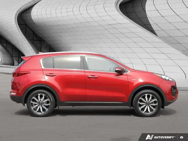 2020 Kia Sportage EX AWD | Apple CarPlay | Blind Spot in Cars & Trucks in London - Image 7