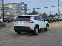 CLEAN CARFAX, HEATED SEATS - BACK UP CAMERA - POWER DRIVER SEAT - HEATED STEERING WHEEL - RADAR CRUI... (image 6)